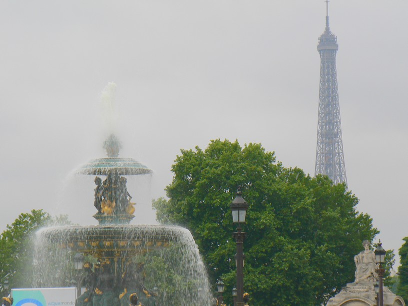 Place de la Concorde: La tour Eiffel vu de la Place de la concorde 072